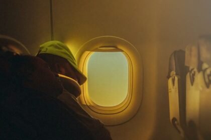 How to Beat Jet Lag: Causes, Symptoms and Solutions How to Beat Jet Lag: Causes, Symptoms and Solutions