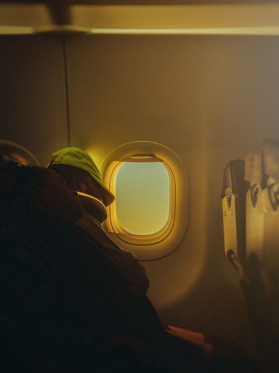 How to Beat Jet Lag: Causes, Symptoms and Solutions