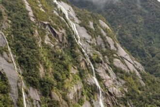 New Zealand Travel Itinerary: 3 Weeks Across Both Islands New Zealand Travel Itinerary: 3 Weeks Across Both Islands